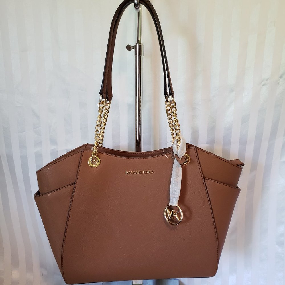 MICHAEL KORS JET SET TRAVEL LARGE SAFFIANO LEATHER CHAIN LOGO CHARM TOTE BAG